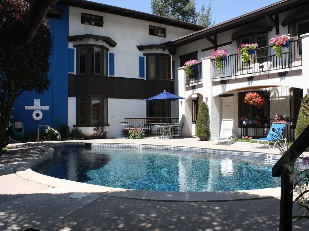 Picture of St Moritz Lodge