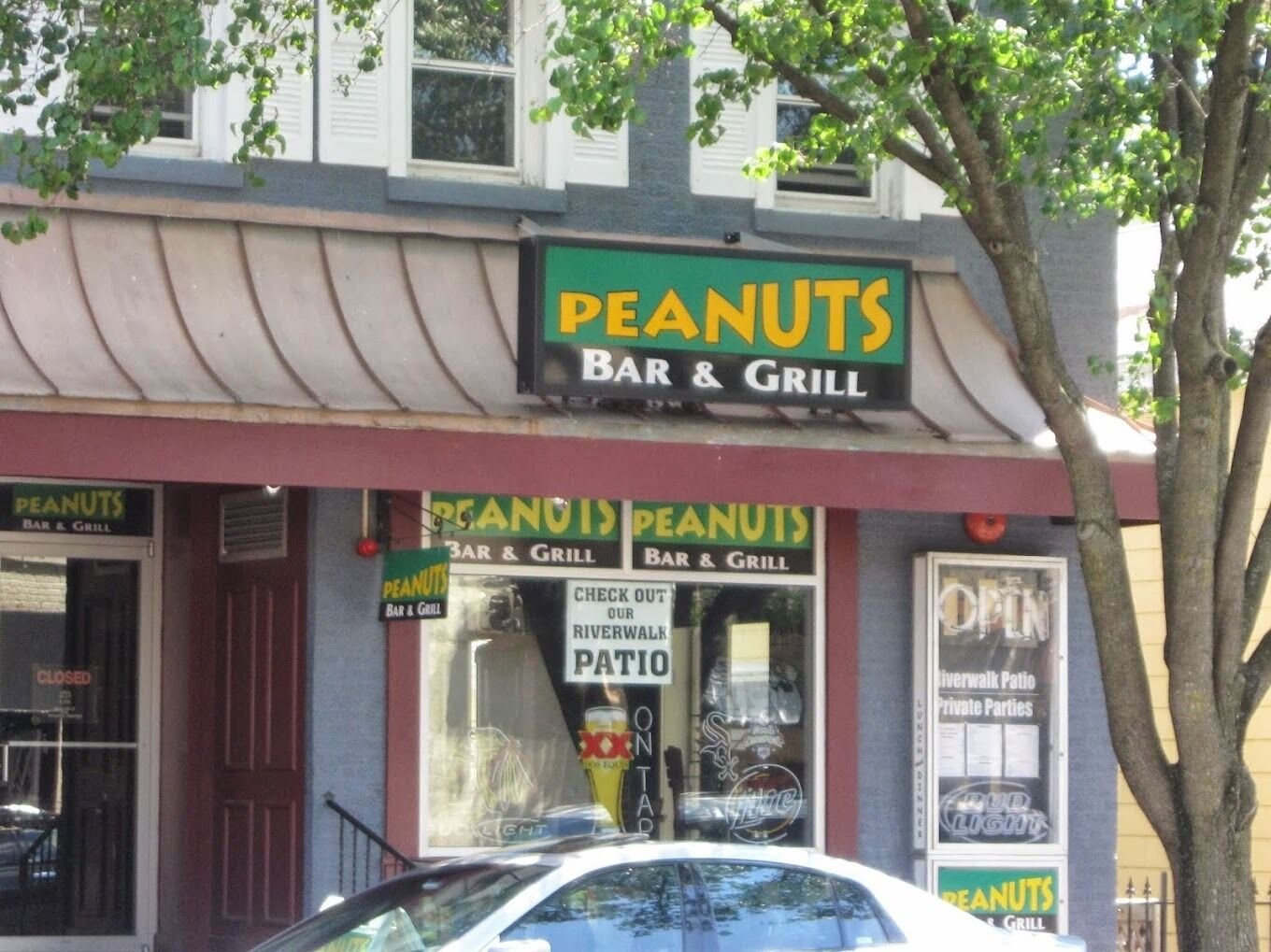Picture of Peanuts Bar & Grill