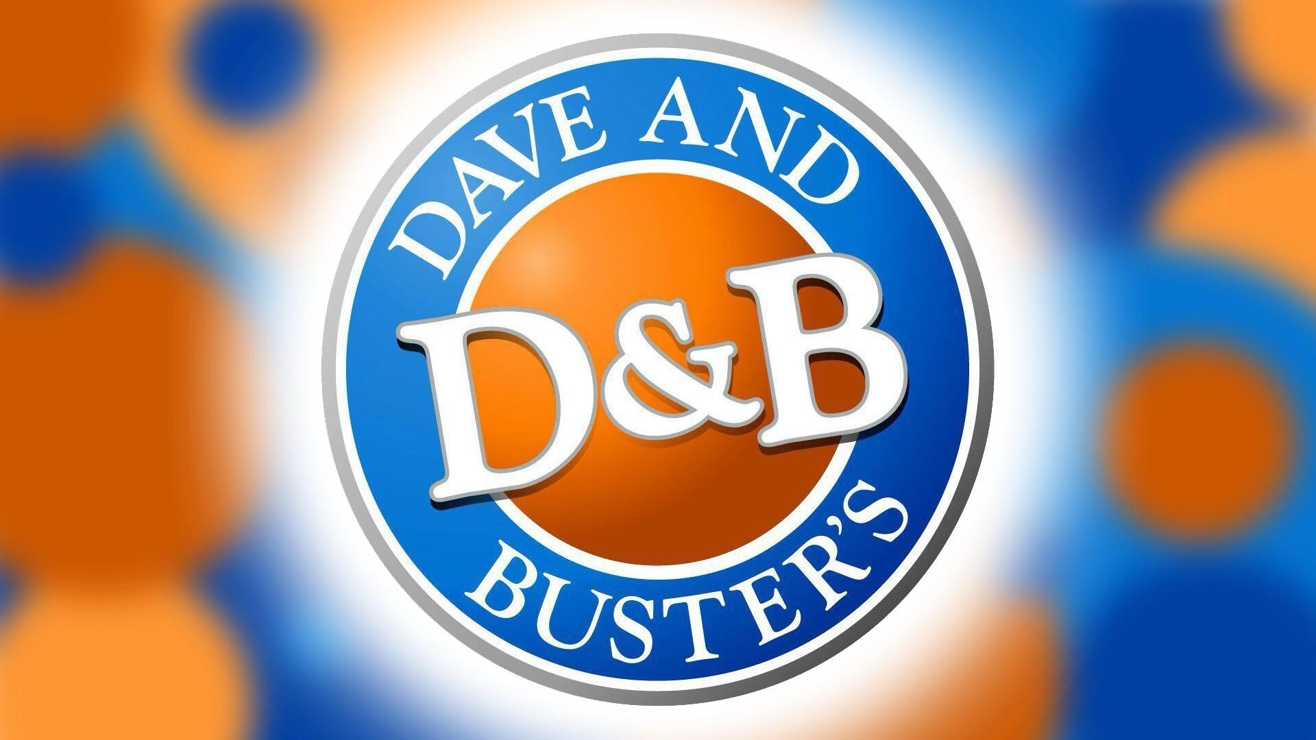 Anna and Alberto first crossed paths at Dave & Buster’s in Milpitas, California. Anna had been bartending there while juggling her college classes, and in August of 2019, Alberto joined the team as a night shift security guard. For weeks, their connection was built through playful eye contact and quiet smiles from across the floor.
     
It wasn’t until a slow Thanksgiving shift that Anna decided to make the first move. She walked up, introduced herself, and handed Alberto her phone number. From that moment on… the rest was history.                       -               

Anna y Alberto se conocieron por primera vez en Dave & Buster’s en Milpitas, California. En ese entonces, Anna trabajaba como bartender mientras equilibraba sus estudios universitarios, y en agosto de 2019, Alberto se unió al equipo como guardia de seguridad en el turno nocturno. Durante semanas, su conexión se fue formando a través de miradas cómplices y sonrisas silenciosas desde la distancia. No fue hasta un tranquilo turno de Acción de Gracias que Anna decidió dar el primer paso. Se acercó, se presentó y le entregó su número de teléfono. Desde ese momento… el resto fue historia.