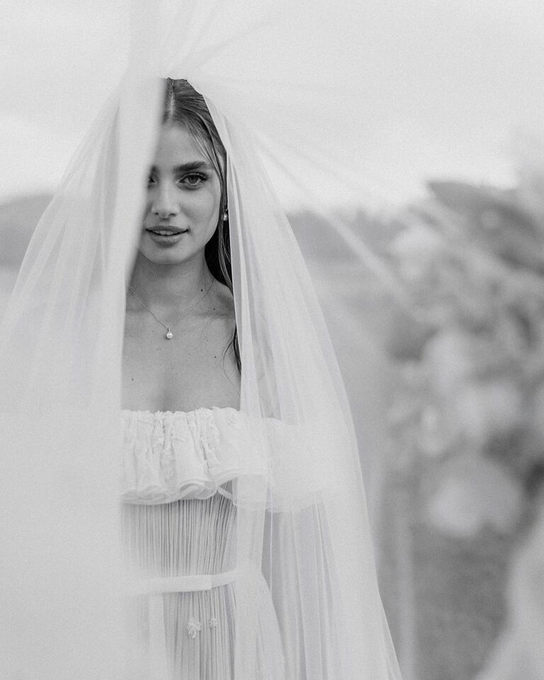 Victoria's Secret Angel Taylor Hill marries 'best friend' Daniel Fryer ...