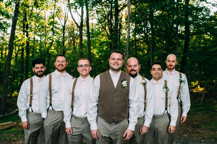 What a fun, casual look! Taking a tip from Nick’s neutral look, all six groomsmen donned white shirts and gray pants from Men’s Wearhouse. The neutral suspenders and blush bow ties made it slightly more formal, while their white, natural boutonnieres hinted at the scenery. Nick stood in front of them with a neutral vest from the Gentlemen’s Emporium and white bow tie.