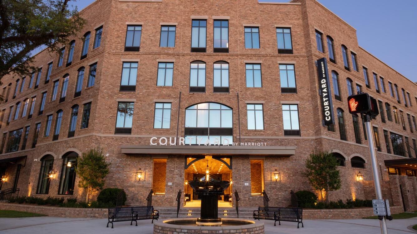 Picture of Courtyard Thomasville Downtown
