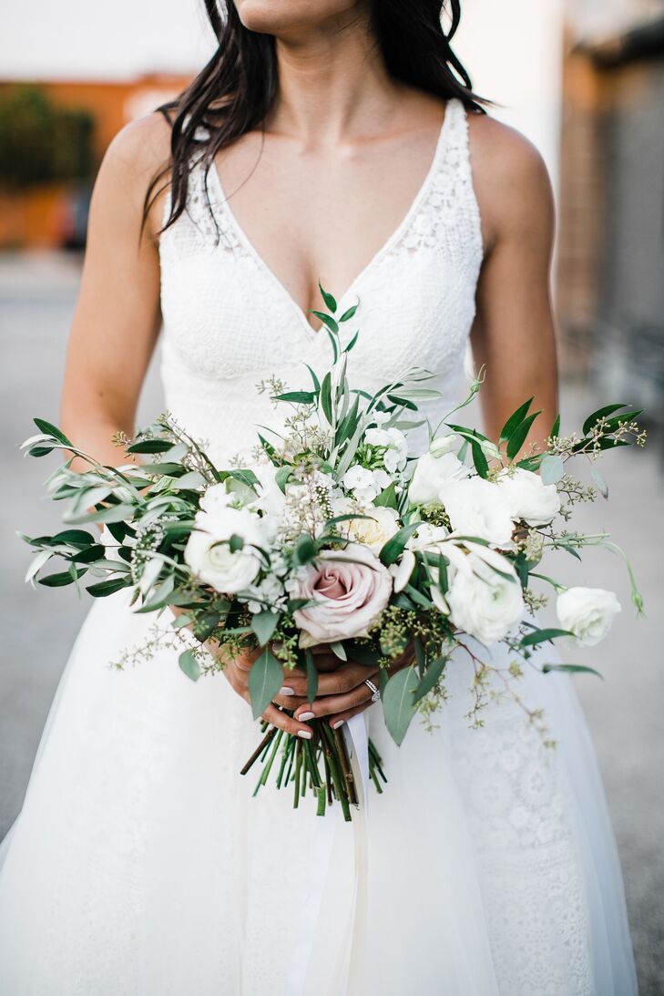 Ivory Bouquet with Ranunculus and Garden Roses