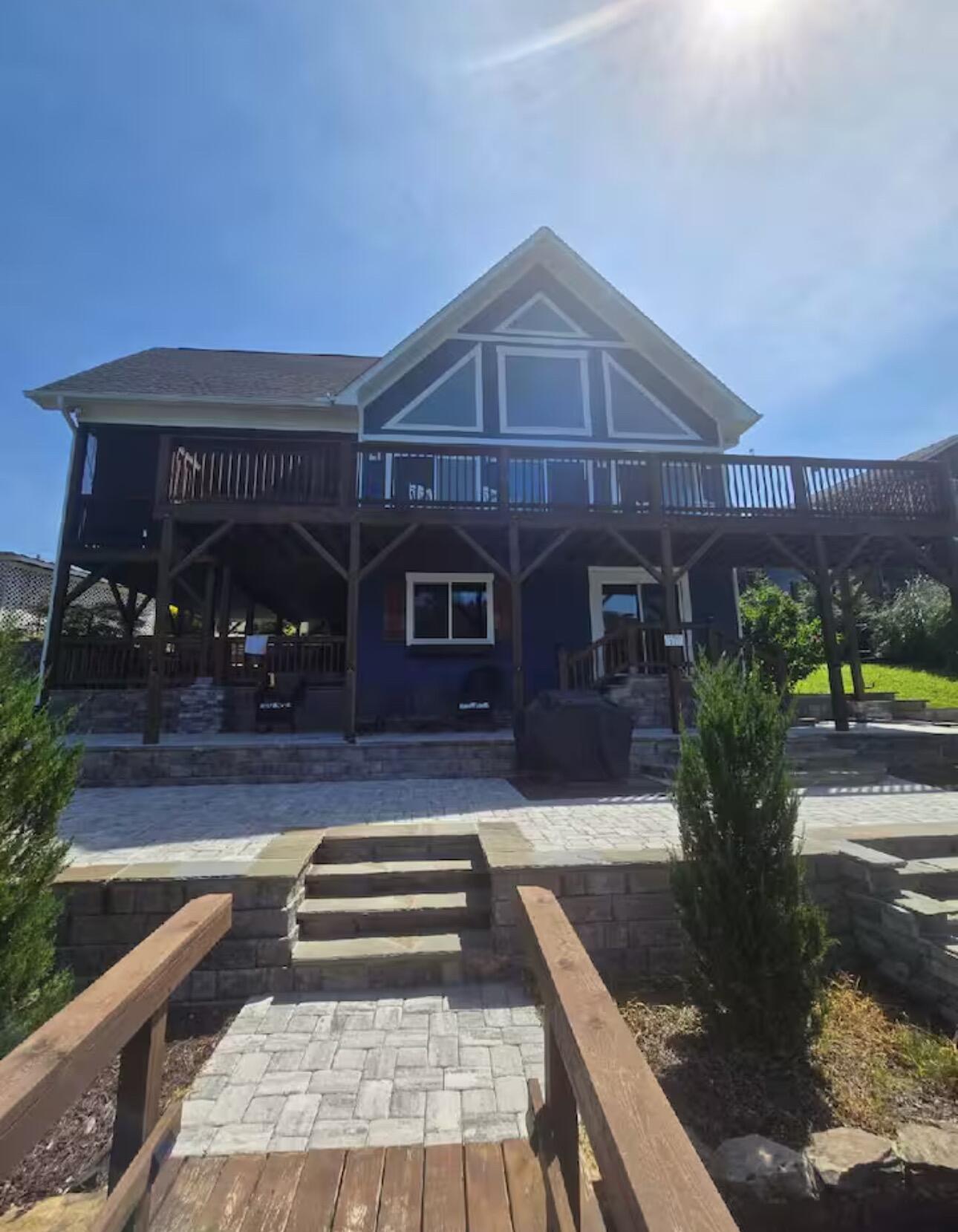 Picture of Lake Retreat with Hot Tub & Dock Airbnb