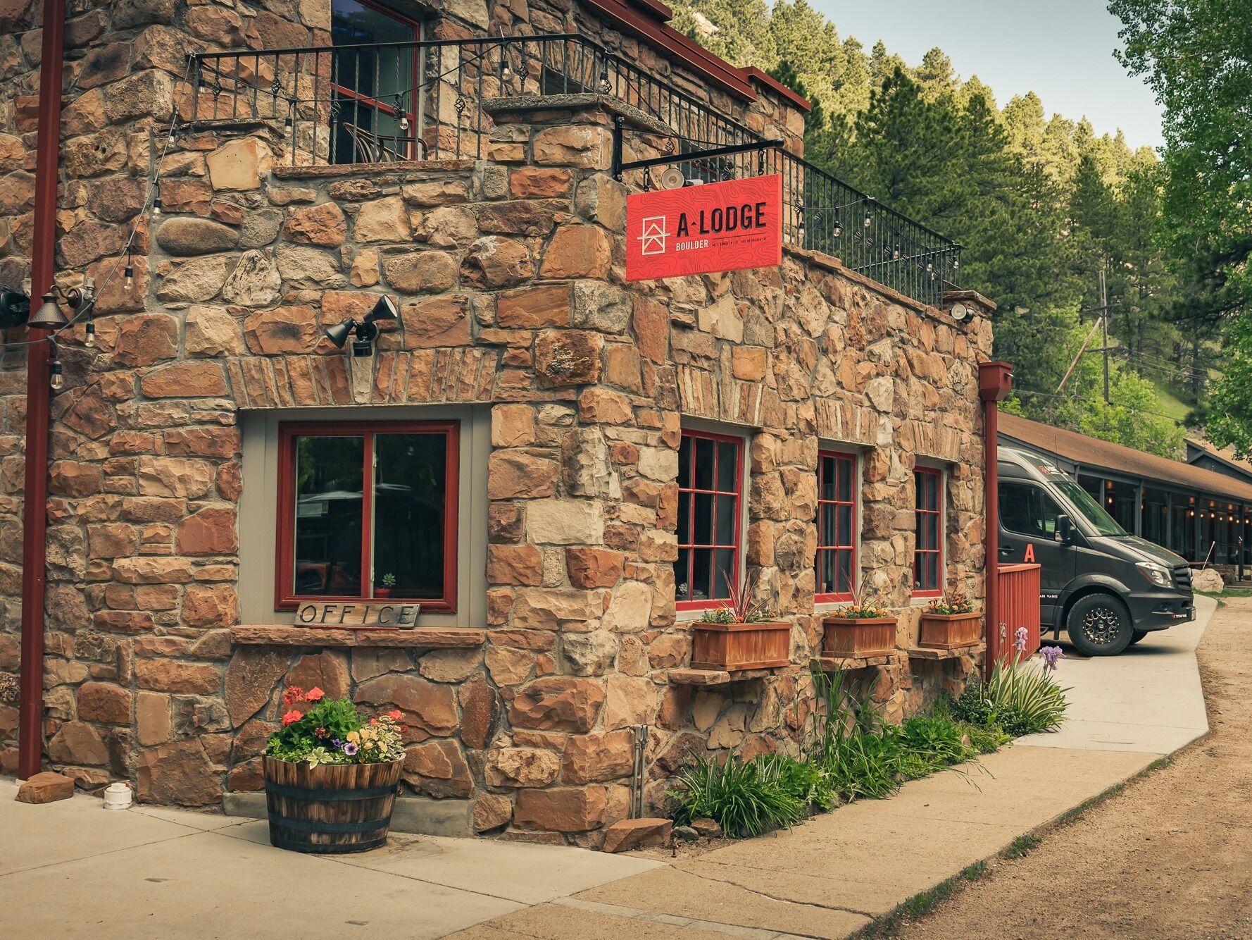 Picture of A-Lodge Boulder 