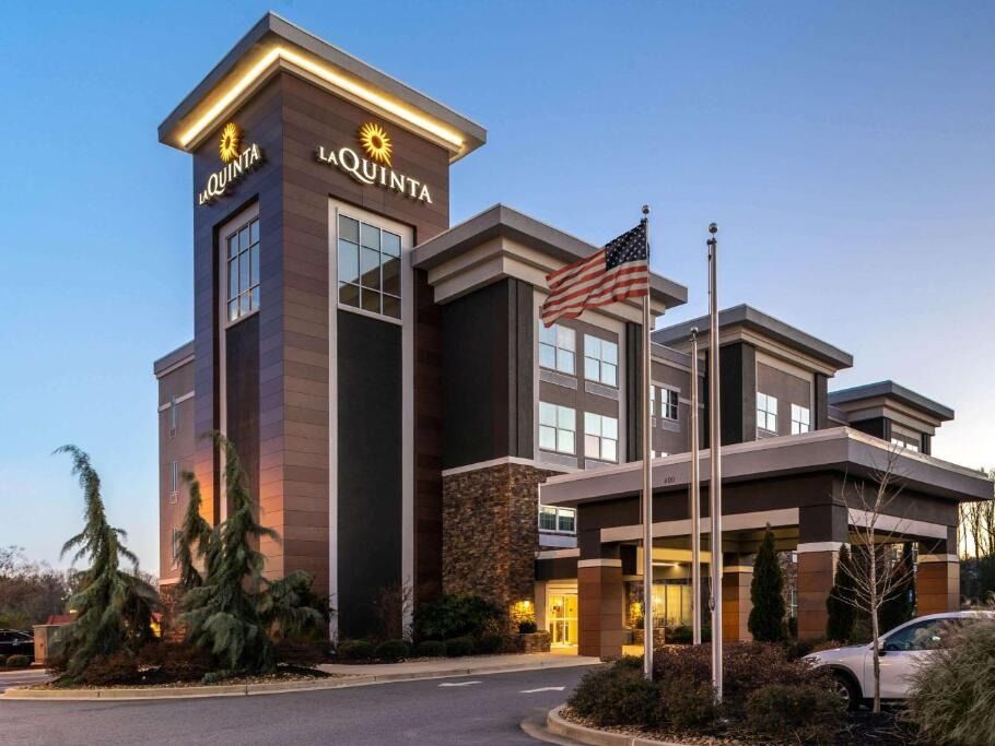 Picture of La Quinta Inn & Suites by Wyndham Forsyth