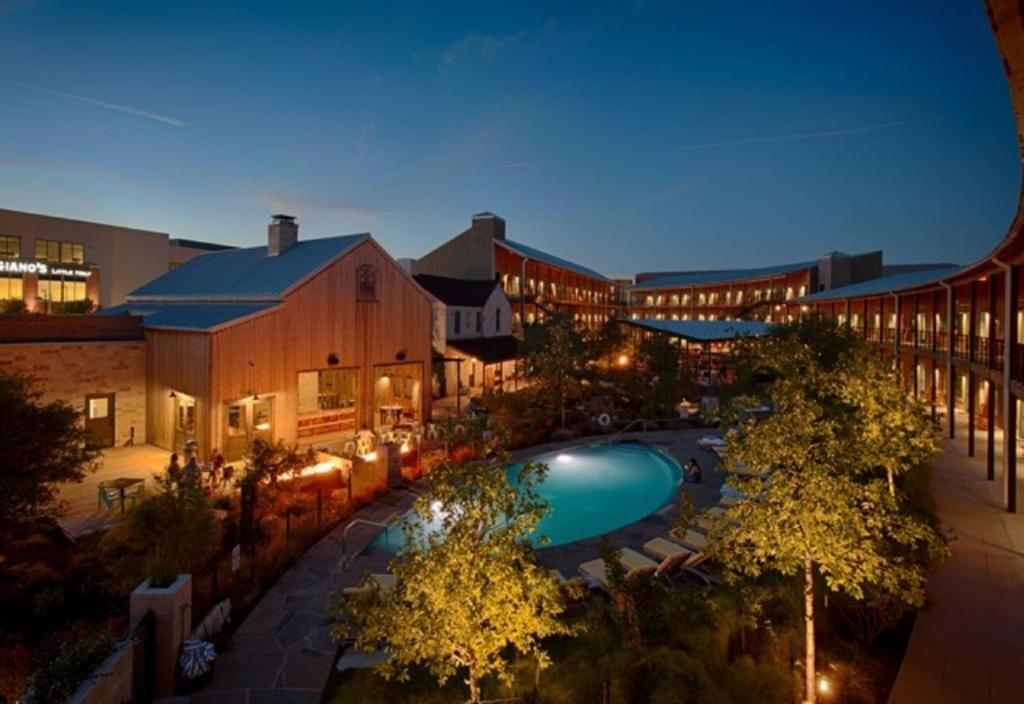 Picture of Lone Star Court