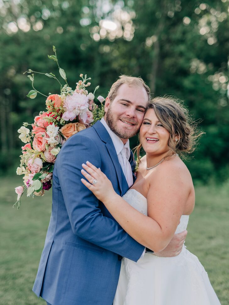 <a href="https://www.theknot.com/content/summer-wedding-ideas" target="_blank">Summertime</a> and the lovin’ is easy. When it came time for Stephanie 