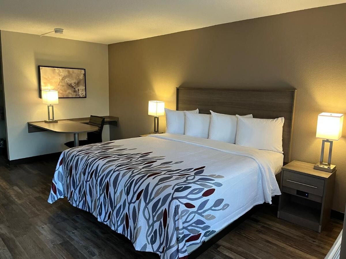 Picture of Red Roof Inn & Suites Wilkesboro