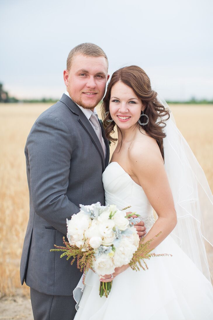 A Shabby-Chic Barn Wedding at a Private Residence in Modesto, California