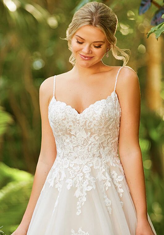 Essense of Australia D3100 A-Line Wedding Dress - 3