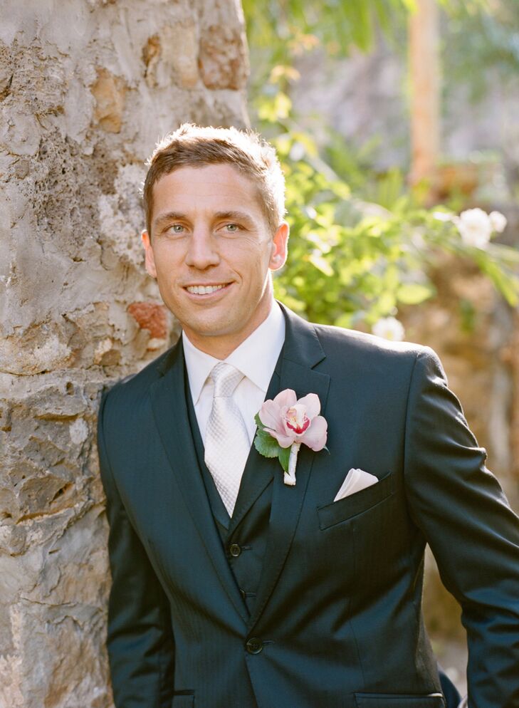 The groom wore a light pink orchid wrapped in white ribbon for a boutonniere.