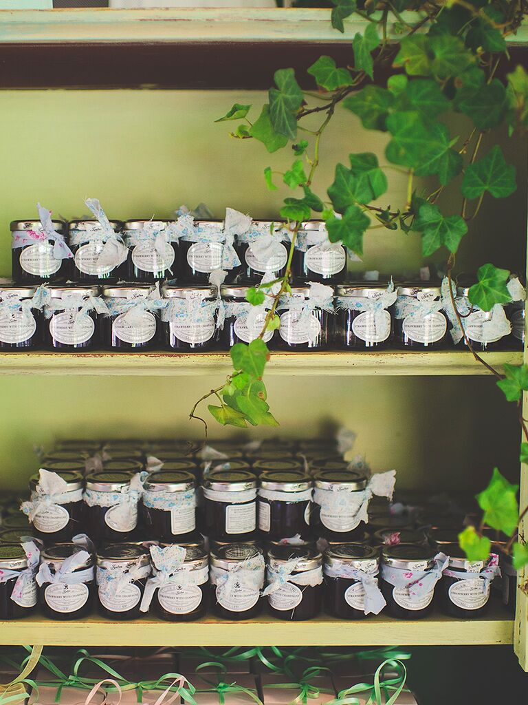DIY homemade jam wedding favors