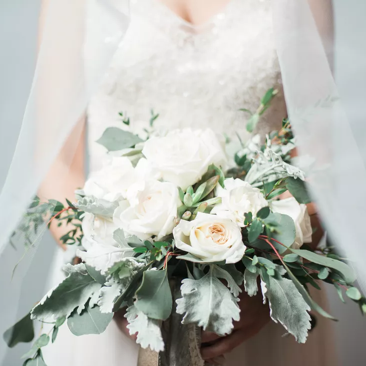 Boho-inspired rose and gardenia bouquet