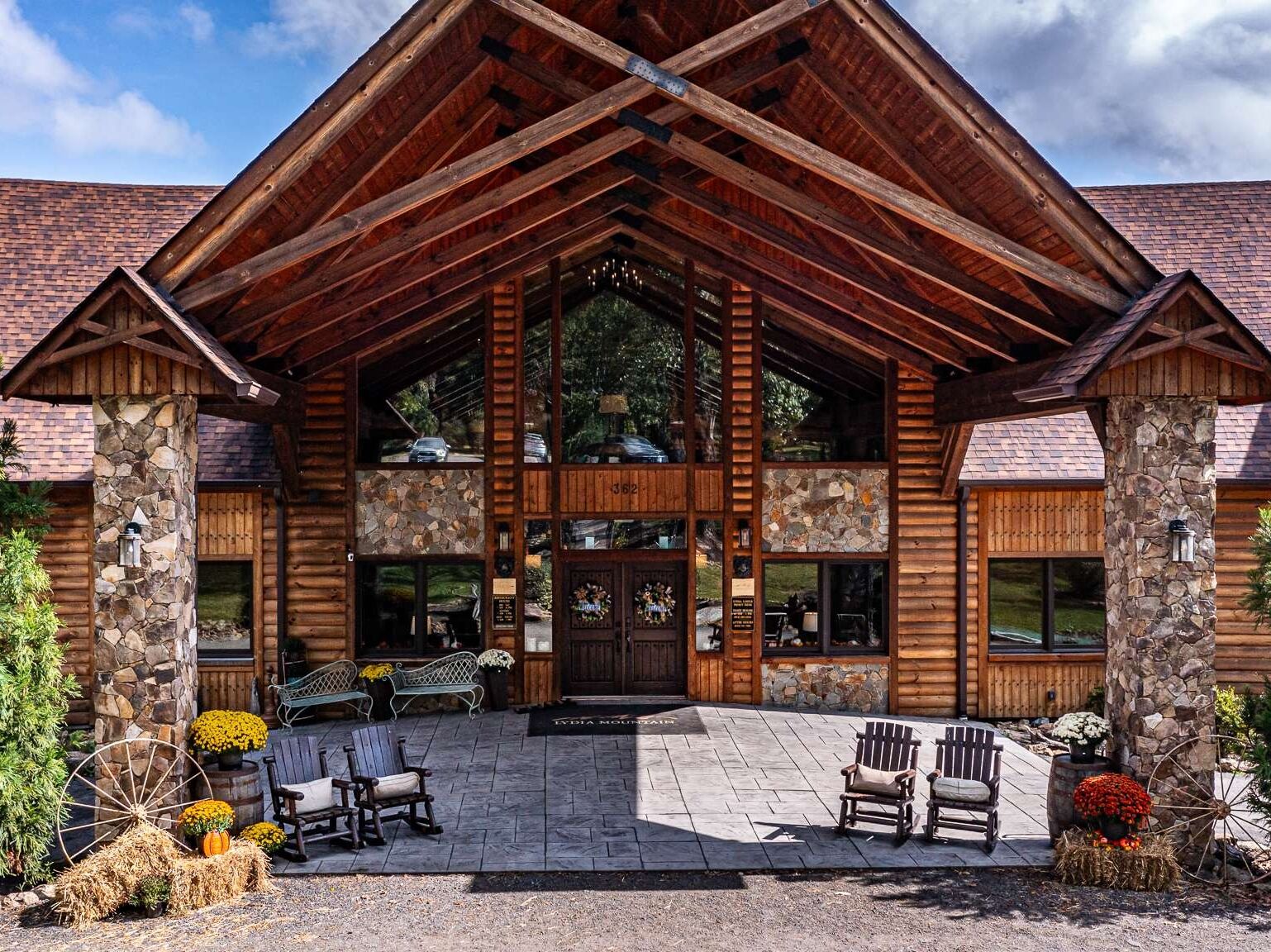 Picture of Lydia Mountain Lodge & Log Cabins