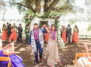 Roshni	Singerman (who practices Hinduism) and Scott Singerman (who practices Judaism) merged their religions in a rustic interfaith wedding at Ru’s Fa