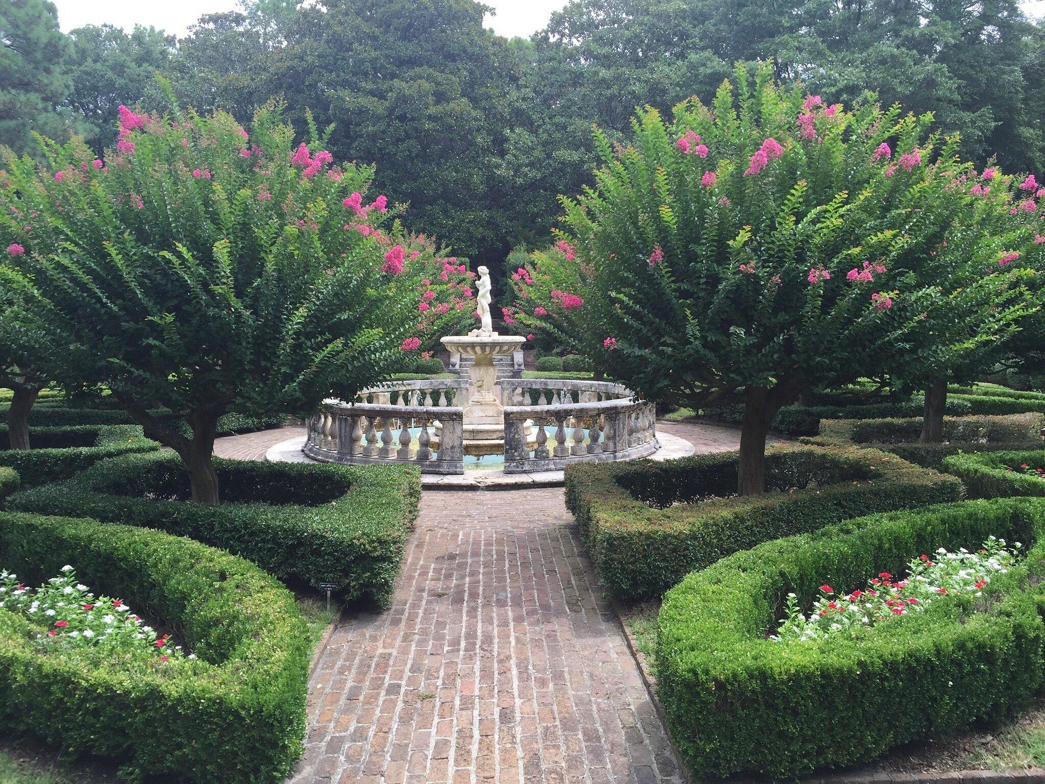 Picture of Elizabethan Gardens