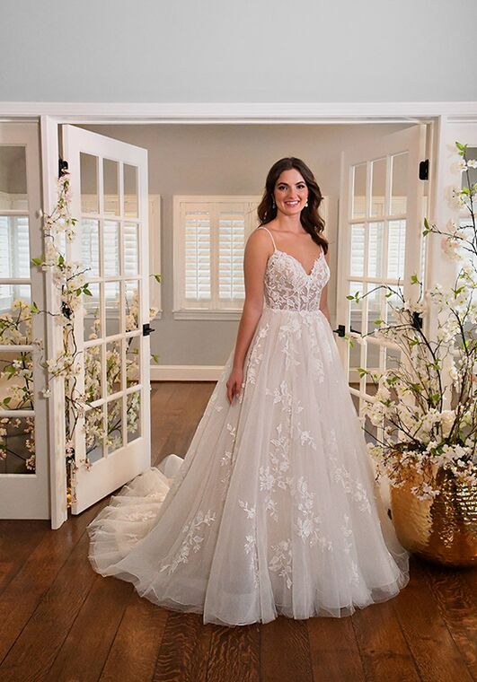 Essense of Australia D3344 Ball Gown Wedding Dress - 6