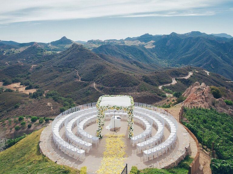 circular ceremony seating arrangement