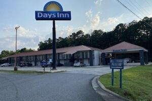 Picture of Days Inn by Wyndham Leeds