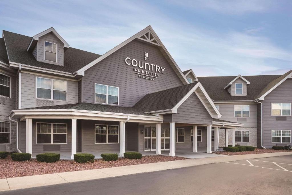 Picture of Country Inn & Suites by Radisson, Germantown, WI