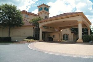 Picture of La Quinta Inn & Suites by Wyndham Raleigh Cary
