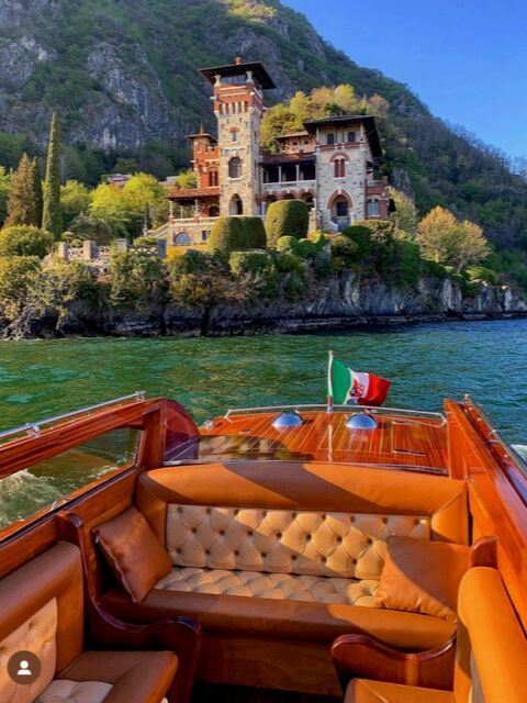 Picture of Classic Boat Cruise on Lake Como