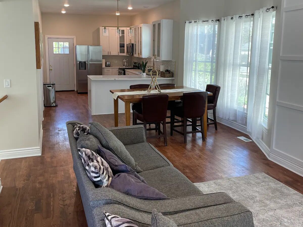 Picture of Entire Rental Unit in Brookfield, Illinois