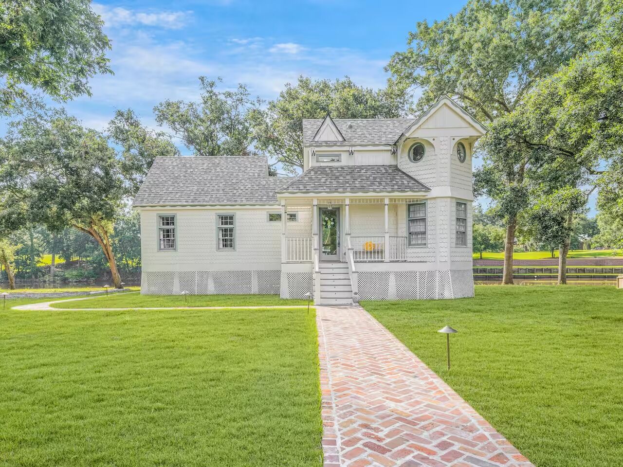 Picture of ABNB Romantic Gingerbread Cottage on the Vermillion