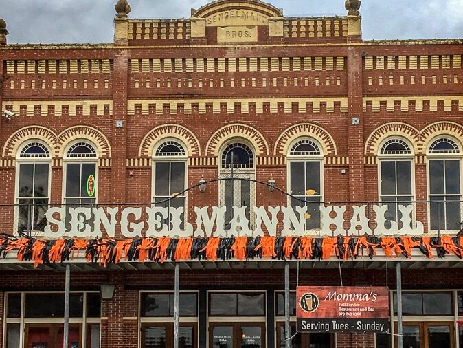 Picture of Momma's at Sengelmann Hall