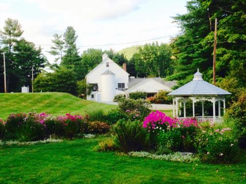 Picture of The 1896 House Country Inn - Brookside & Pondside