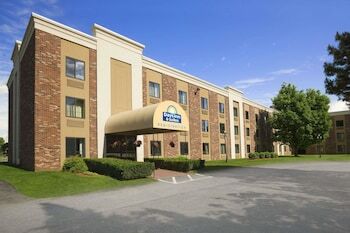 Picture of Days Inn & Suites by Wyndham Plattsburgh