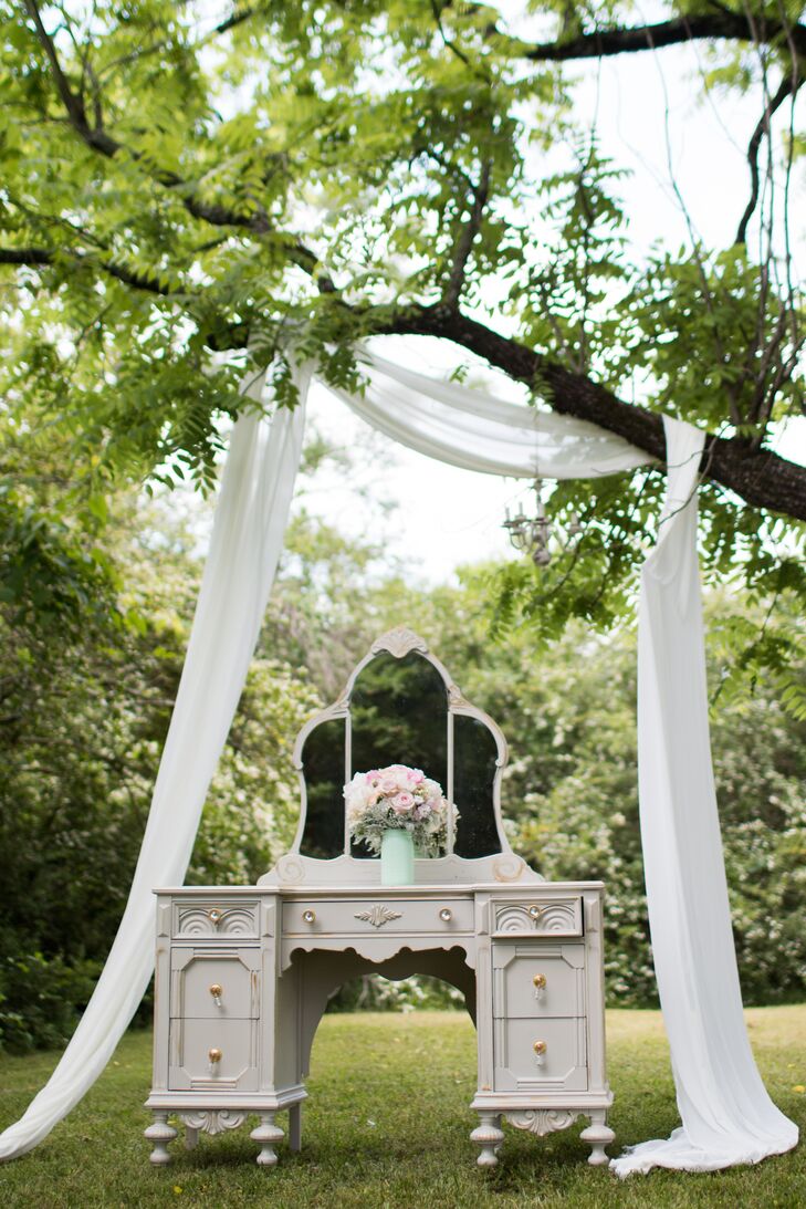 Rustic Glam Outdoor Vanity Decor