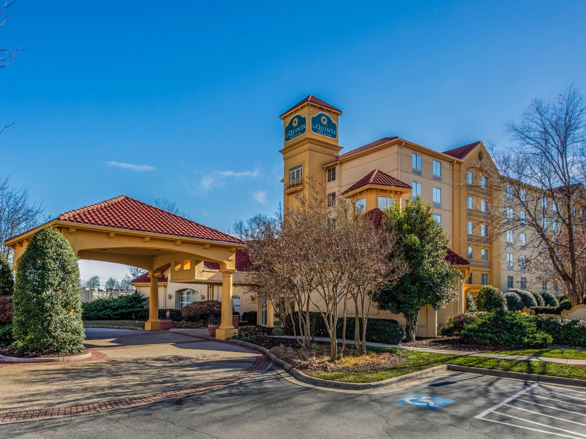 Picture of La Quinta Inn & Suites by Wyndham Greensboro NC