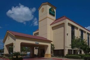 Picture of La Quinta Inn & Suites by Wyndham Houston Stafford Sugarland