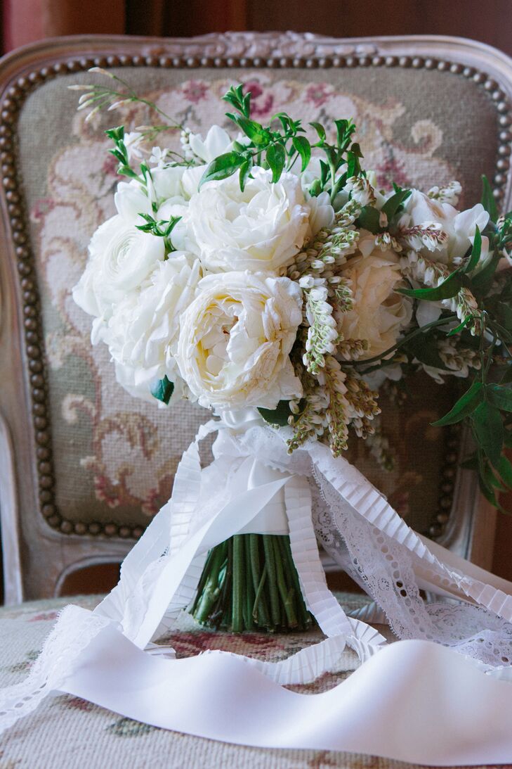 This private estate, surrounded by the beautiful vineyards in Santa Barbara, California, created an intimate environment for a garden-inspired wedding