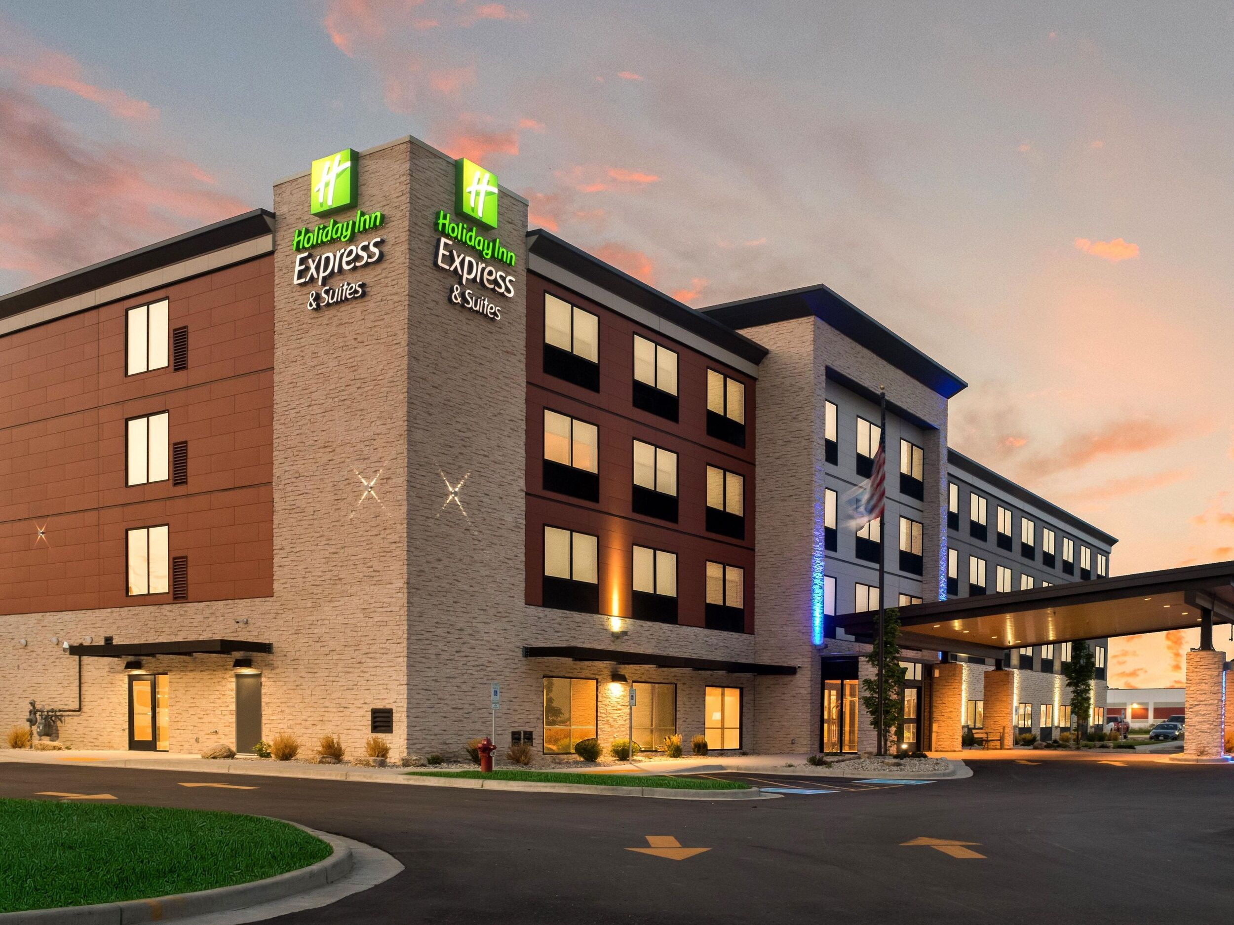 Picture of Holiday Inn Express & Suites Milwaukee-New Berlin, an IHG Hotel