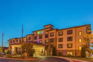Picture of Holiday Inn Express Hotel & Suites Lexington NW-The Vineyard