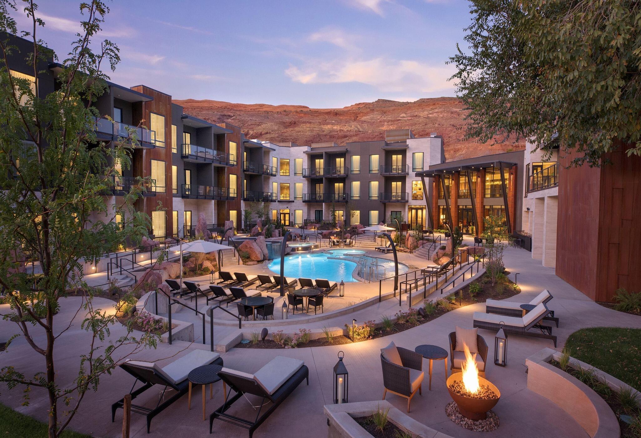 Picture of Hoodoo Moab, Curio Collection by Hilton