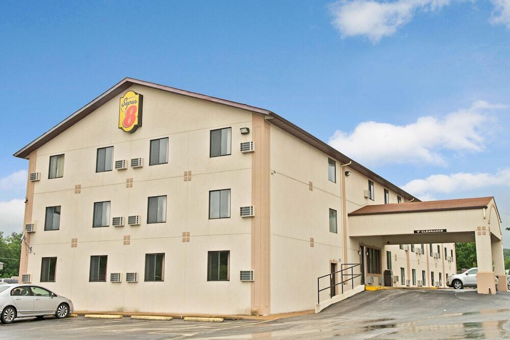 Picture of Super 8 by Wyndham Eureka/Six Flags Nearby