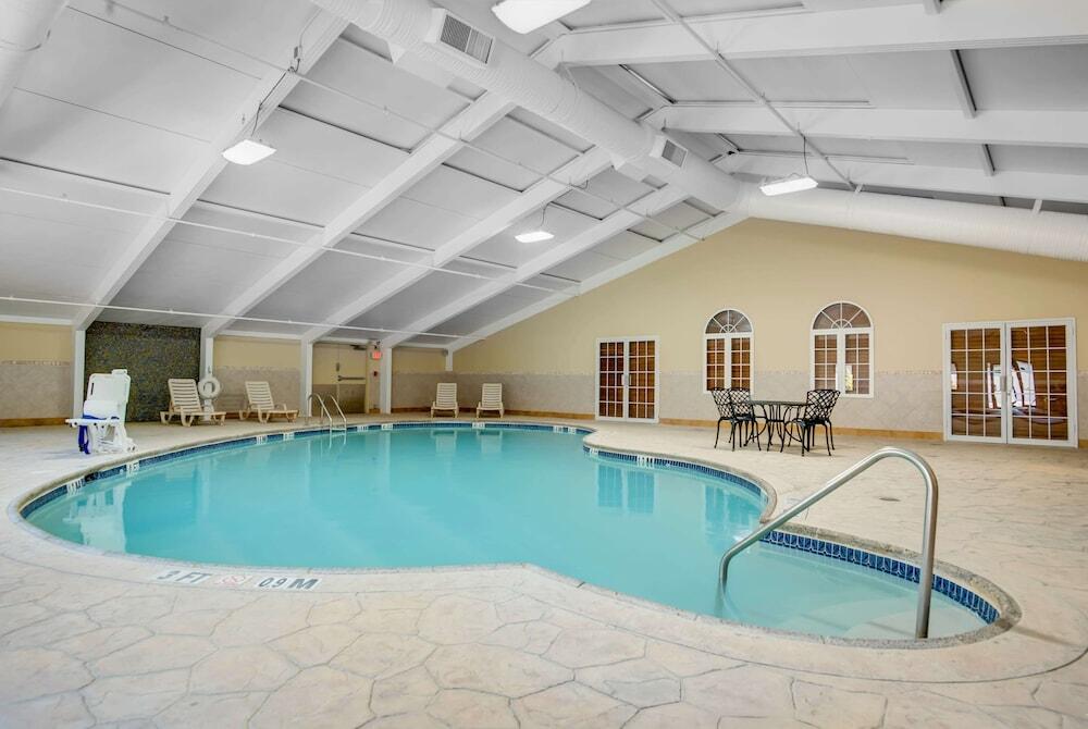 Picture of Days Hotel by Wyndham Toms River Jersey Shore