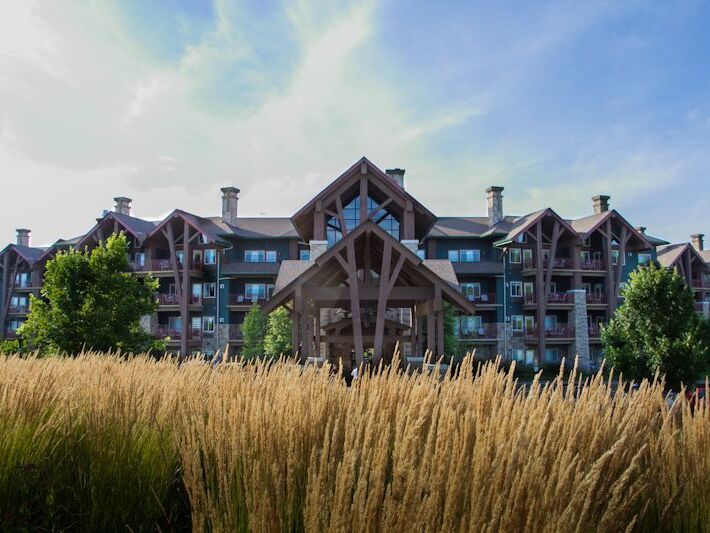 Picture of Grand Cascades Lodge