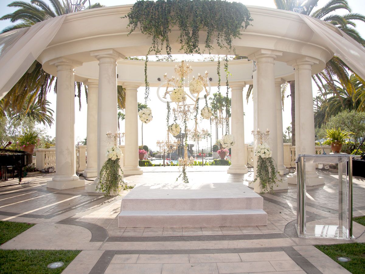 How to Plan For a Large Guest List