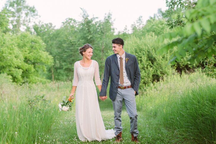 
                    While planning their wedding in Hortonville, Wisconsin, Megan Anderson and Carson Blodgett immediately settled on the open field