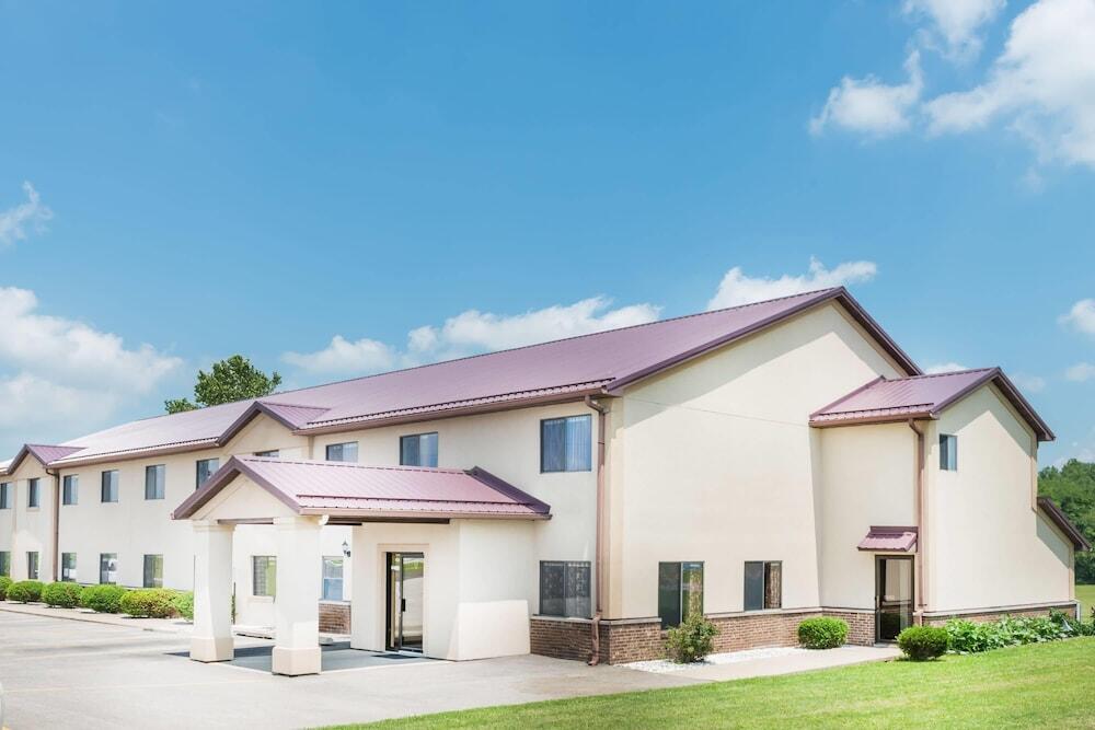 Picture of Super 8 by Wyndham Paris IL