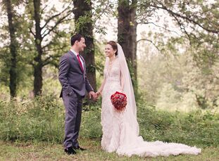 Nicole Shen (28 and an internal medicine resident physician) and Dan Mills (31 and a director of new business) met through a common friend on the July