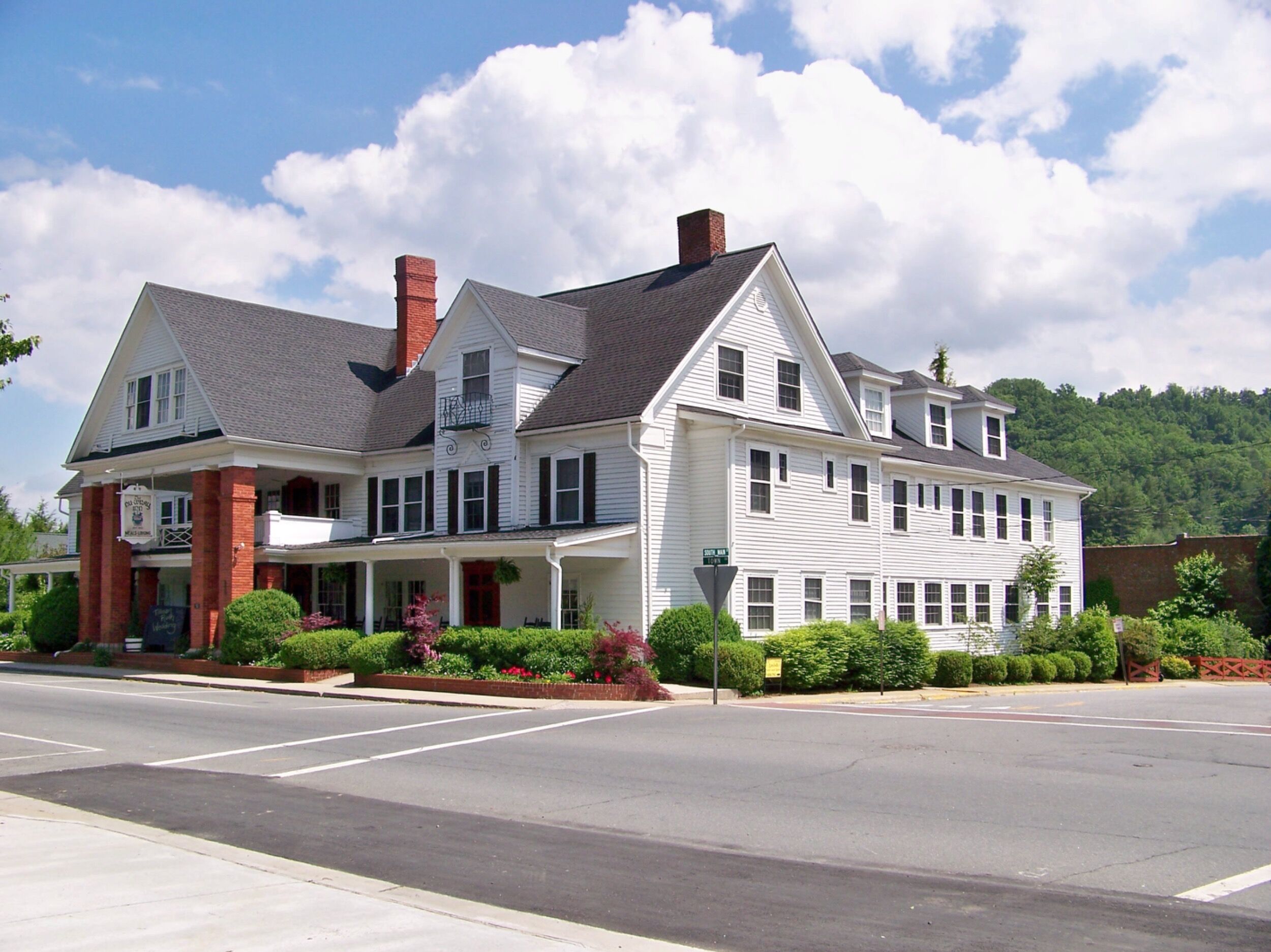 Picture of The Historic NuWray Hotel