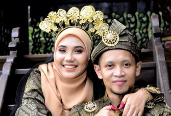 Malay bride and groom