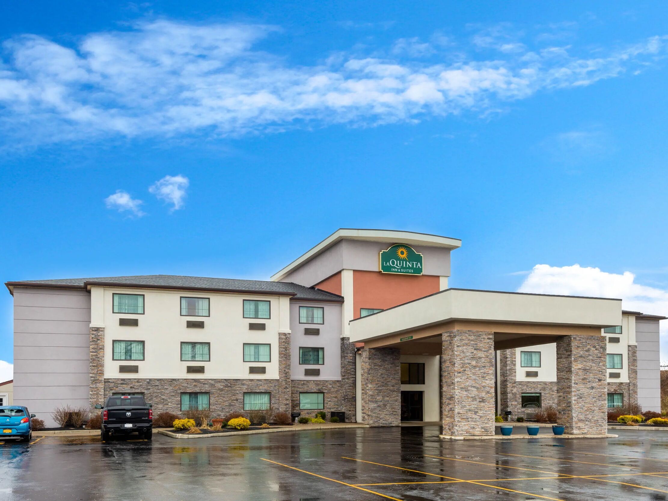 Picture of La Quinta Inn & Suites by Wyndham Batavia