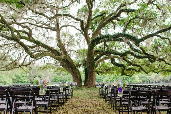 Elizabeth and James had their wedding at James’s parents’ home in Wadmalaw Island, South Carolina. They had their ceremony under a huge live oak tree covered in beautiful green moss and ivy. The tree formed a natural altar that was perfect for Elizabeth and James.